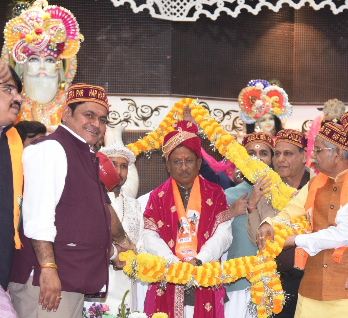 मुख्यमंत्री विष्णु देव साय ने भगवान झूलेलाल की पूजा-अर्चना कर राज्य की खुशहाली और समृद्धि की कामना की।
