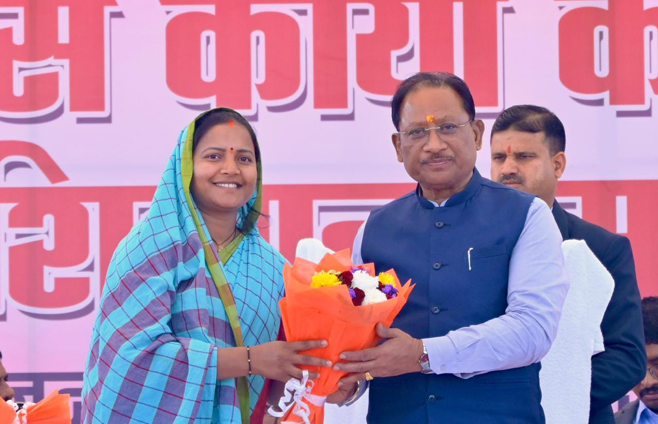 प्रधानमंत्री मातृत्व वंदना योजना में छत्तीसगढ़ देश में अव्वल बड़े राज्यों को पछाड़कर बना नंबर-वन, मुख्यमंत्री  विष्णु देव साय और मंत्री श्रीमती लक्ष्मी राजवाड़े ने दी बधाई।