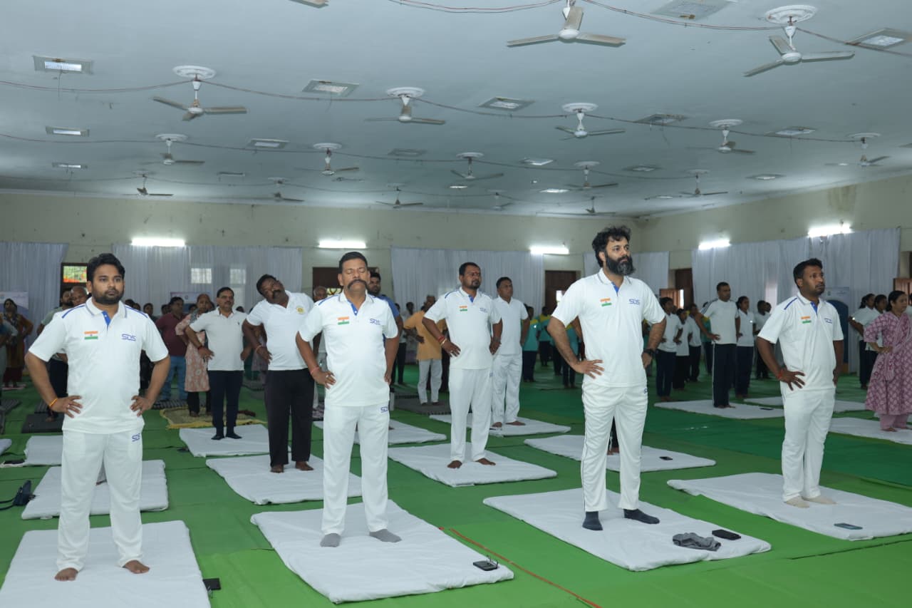 जशपुर में मनाया गया 12वां विश्व योग दिवस, पर्यटन एवं संस्कृति मंत्री राजेश अग्रवाल बोले- करें योग, रहें निरोग